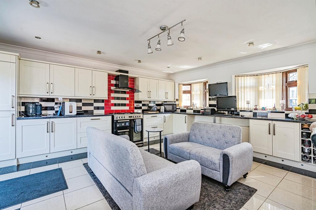 House in Dudley, Wrens Nest, Woodsetton - View 3