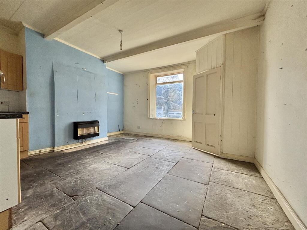 41, West End, Queensbury, BD13 2BD photo 2