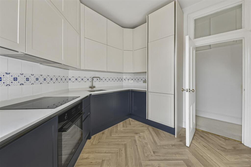 Apartment in London - View 5