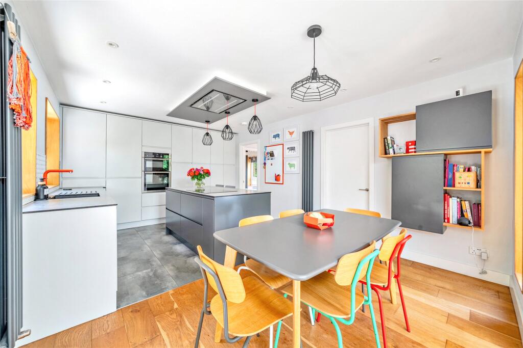 House in Surrey Heath, Surrey - View 4