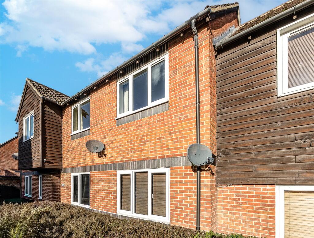 1-bed apartment on All Saints Court, Didcot, Oxfordshire, OX11, £160,000