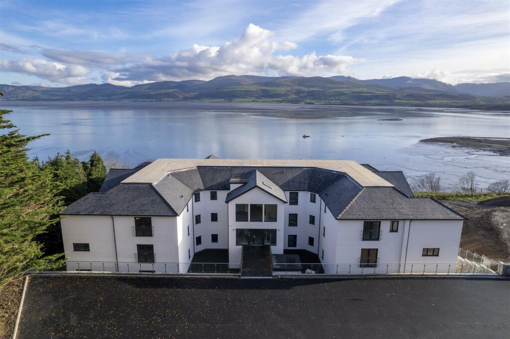 2-bed flat on Beaumaris, LL58 8AZ, £299,950