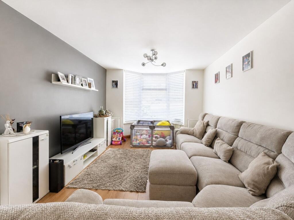 House in Swindon, Gorse Hill, Ferndale - More