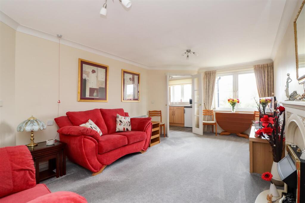Apartment in Horsham, West Sussex - View 3