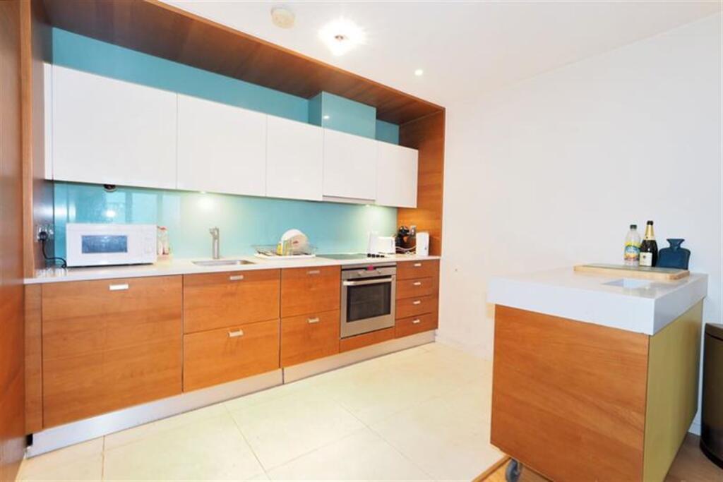 Regency Court, 8-111 High Road, South Woodford, London, E18 photo 3