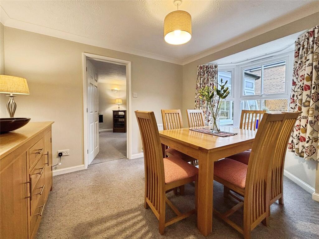 Robins Grove, Warwick, Warwickshire, CV34 photo 4
