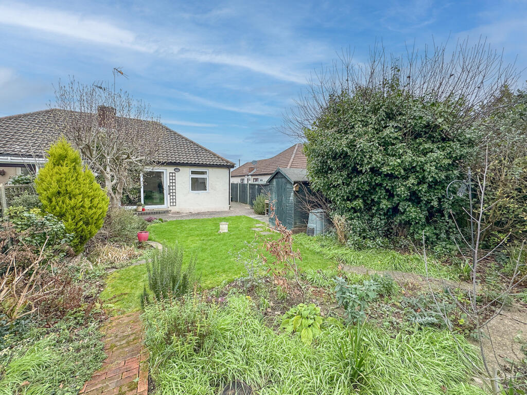 Meadow Way, Hockley, SS5 4 photo 2