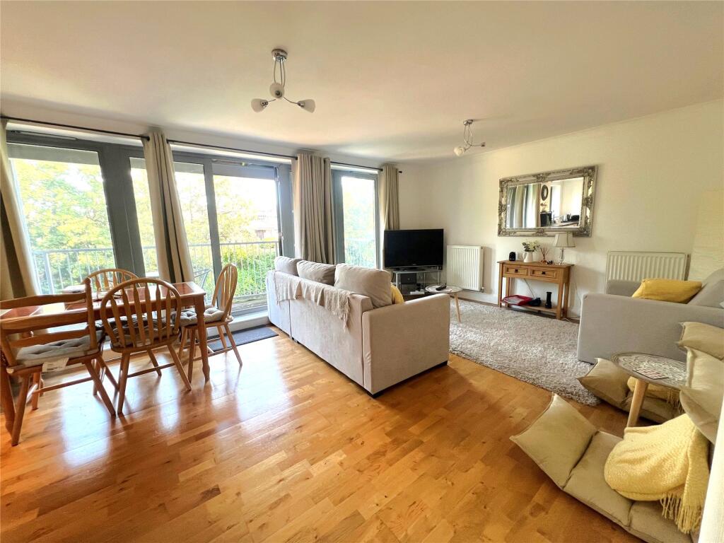 Apartment in Guildford, Surrey - View 3