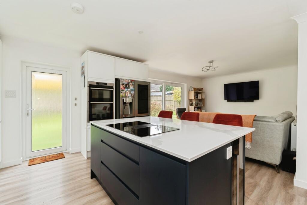 Merrivale Close, Hythe, Southampton, Hampshire, SO45 photo 3