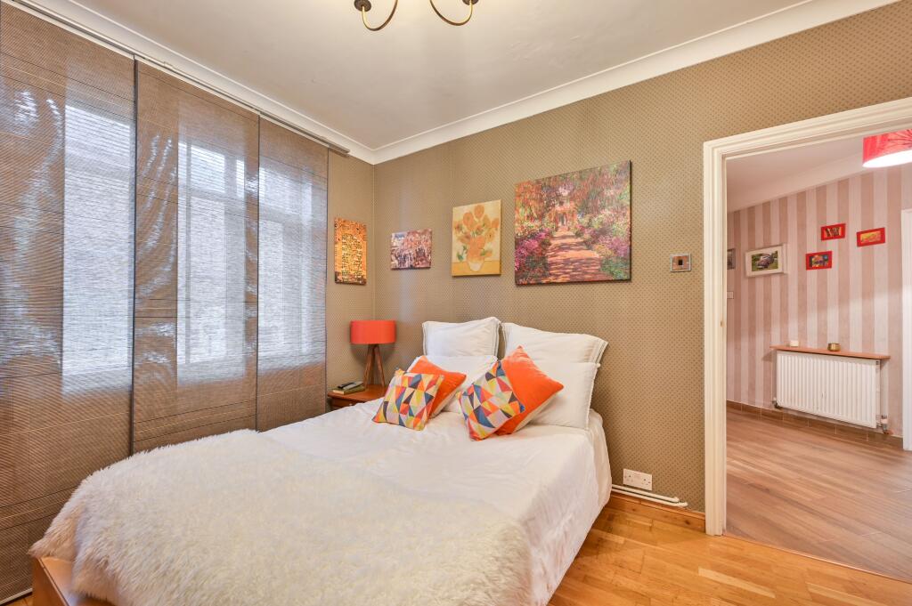 Apartment in London - More