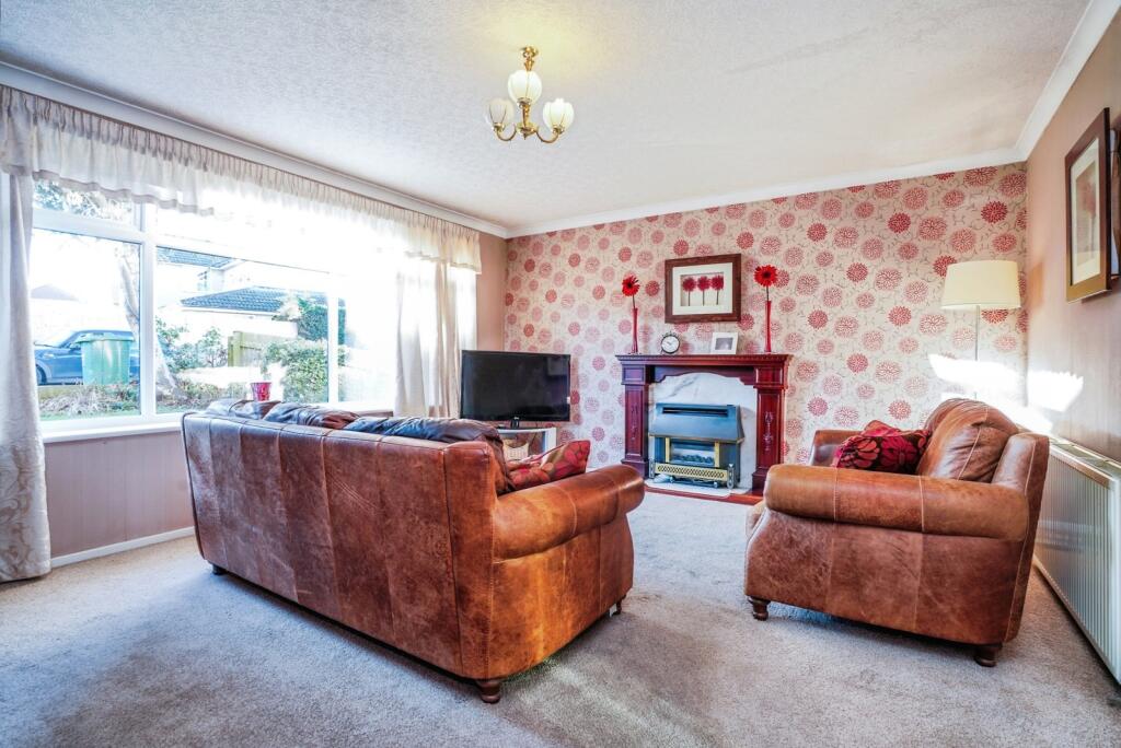 Bruntcliffe Drive, Morley, Leeds, West Yorkshire, LS27 photo 3