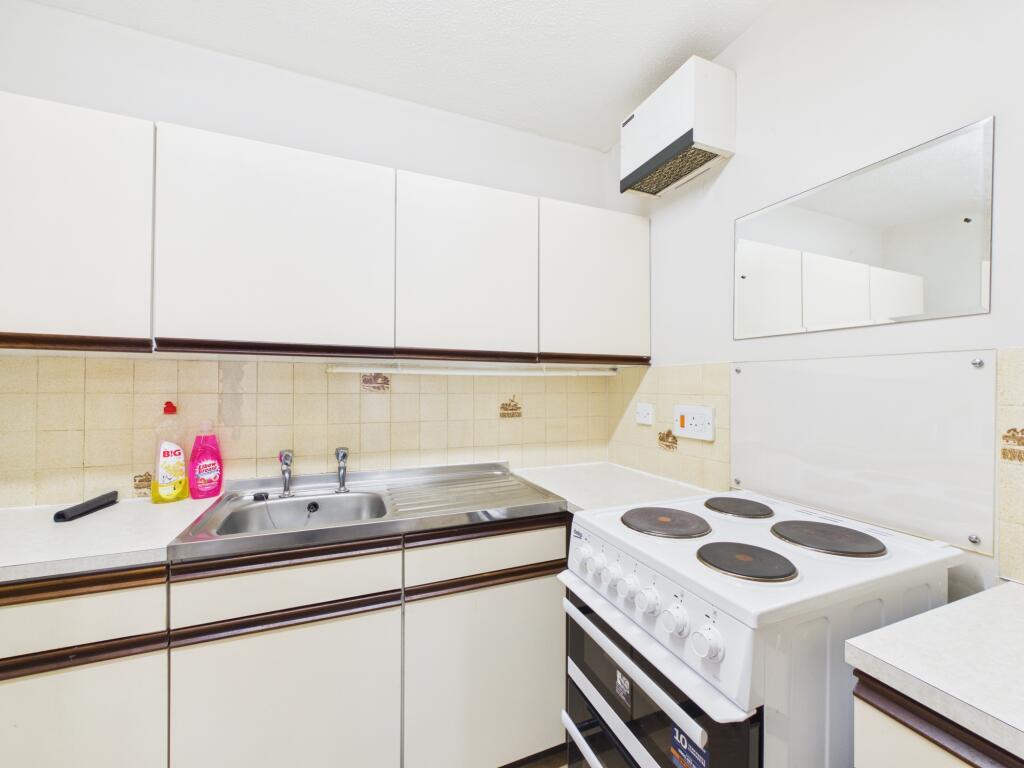 Jasmine Court, Horsham, West Sussex photo 4