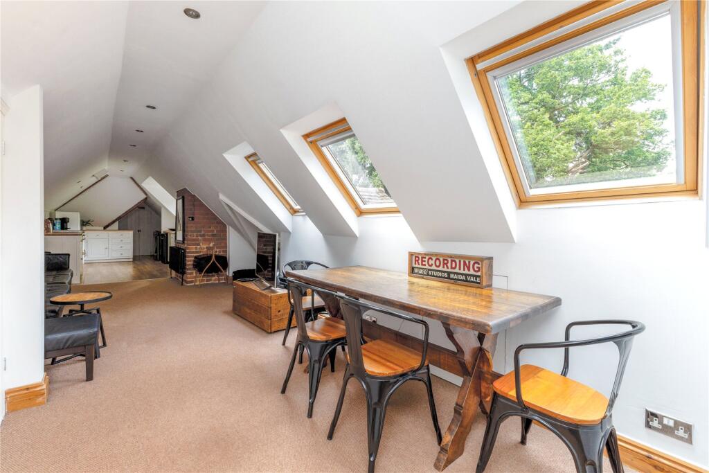 Apartment in Waverley, Haslemere - View 5