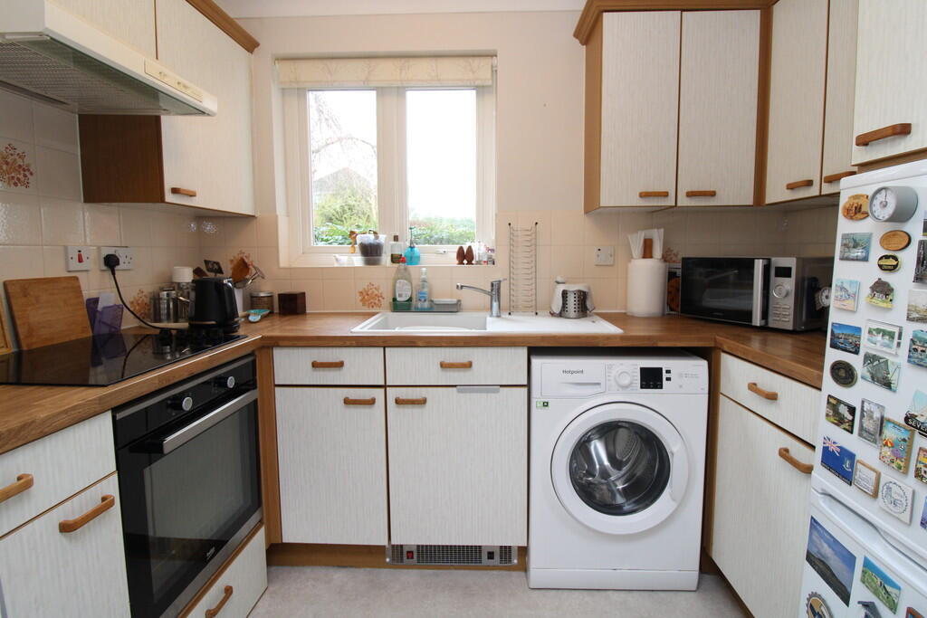 Curie Close, Rugby photo 4