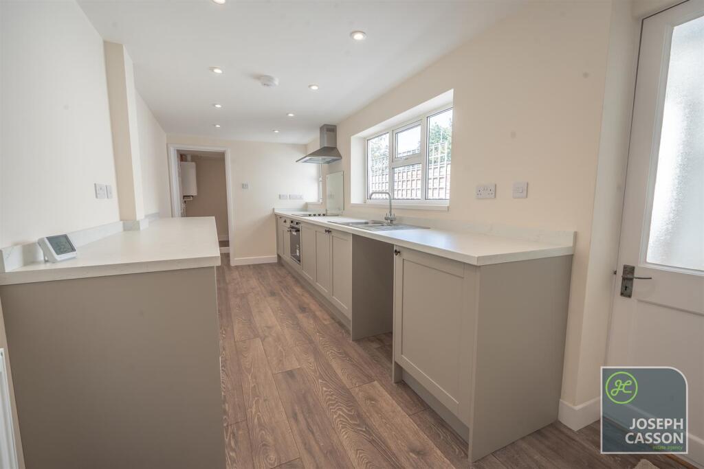 House in Bridgwater, Eastover, Somerset - More