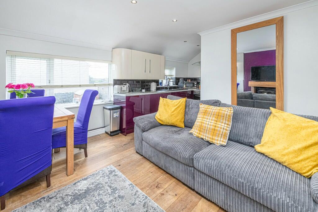 6 Trem Y Mor, Rhosneigr, LL64 photo 3