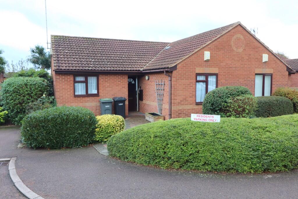 Main image of property: Edgcott Close, Barton Hills, Luton, LU3 4DT