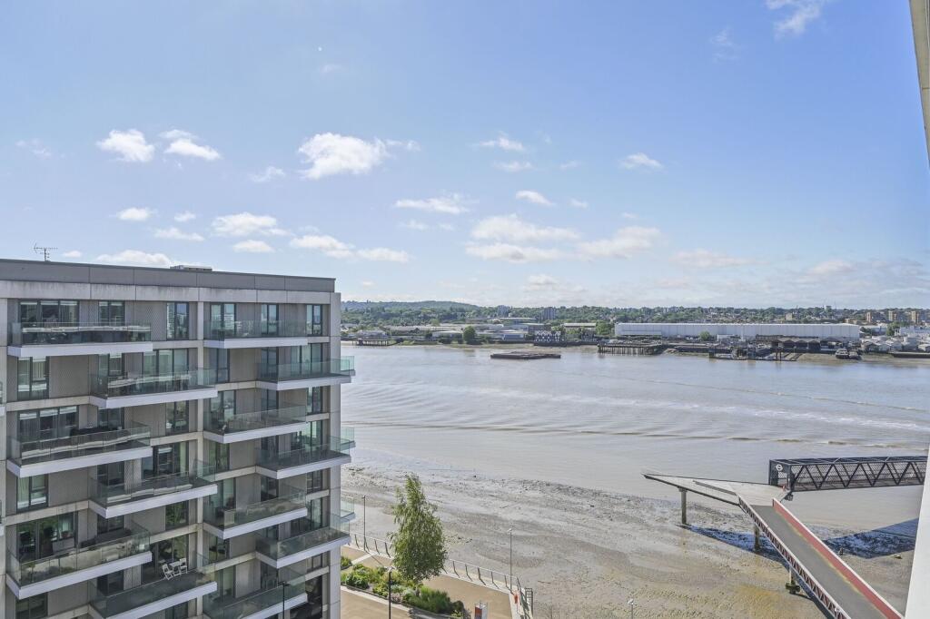 Apartment in London, Royal Wharf, Silvertown - View 5