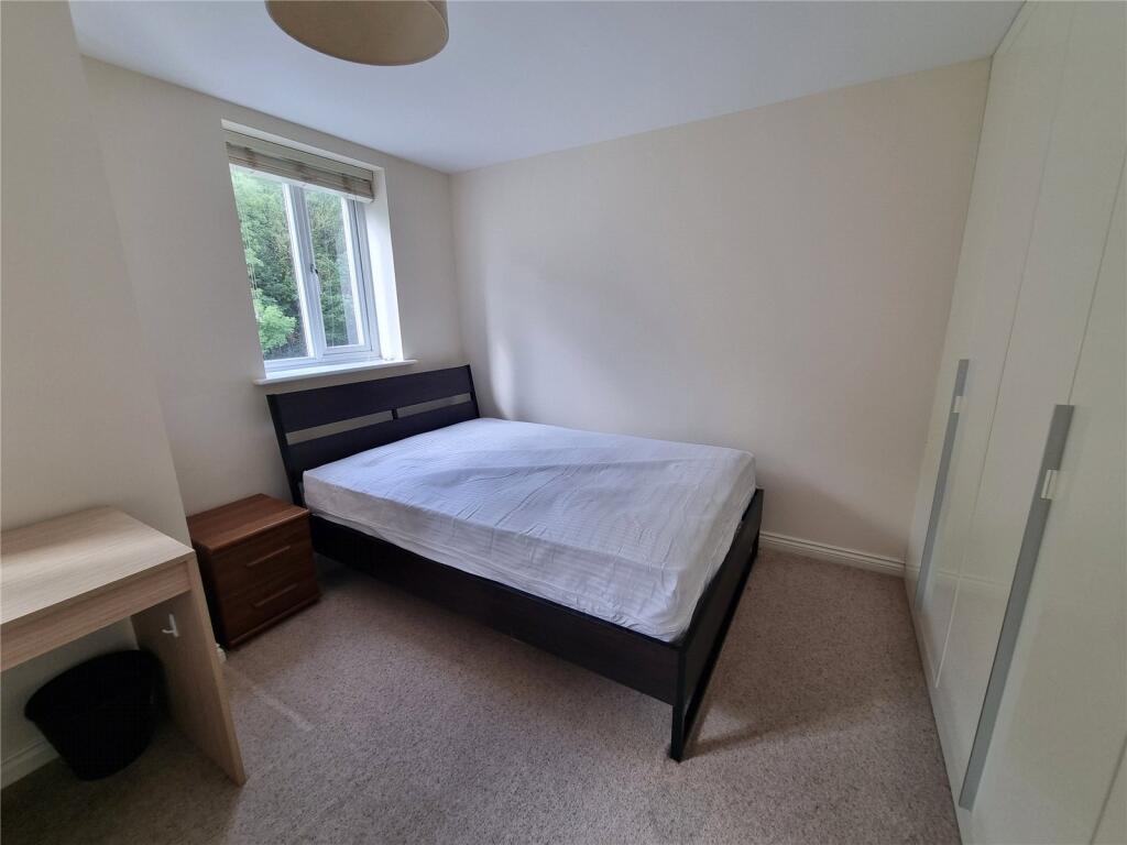5 bedroom end of terrace house for rent