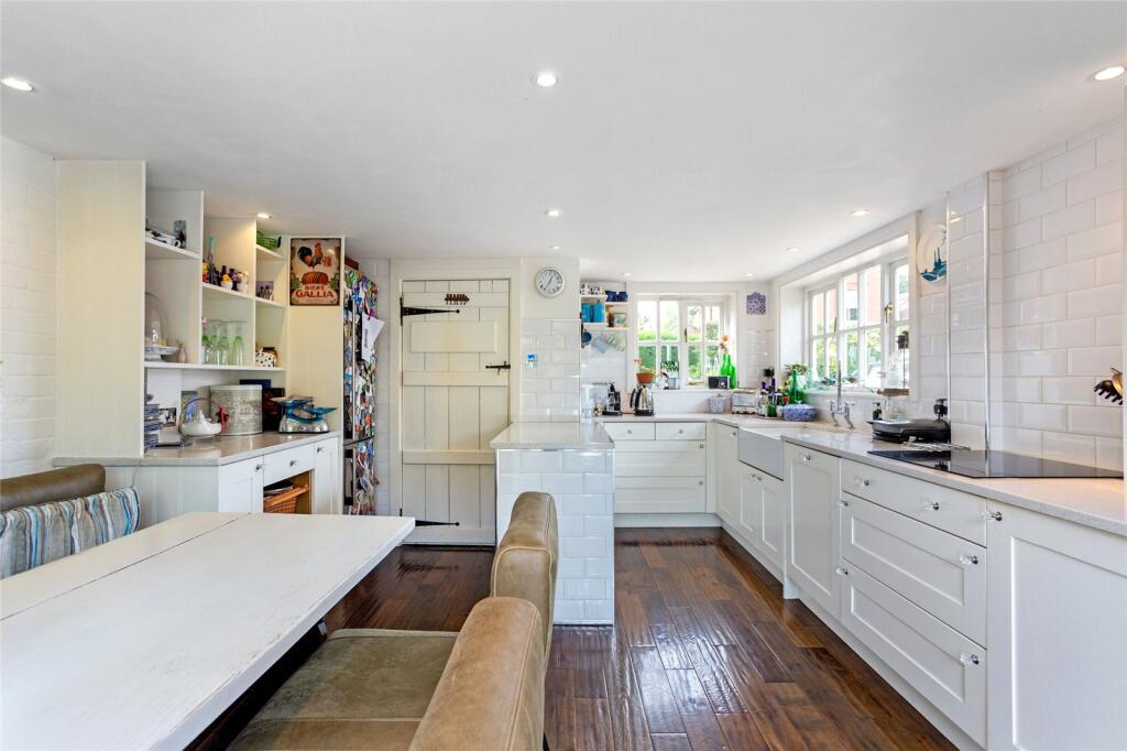 House in Basingstoke and Deane, Little Basing, Riverdene - View 5