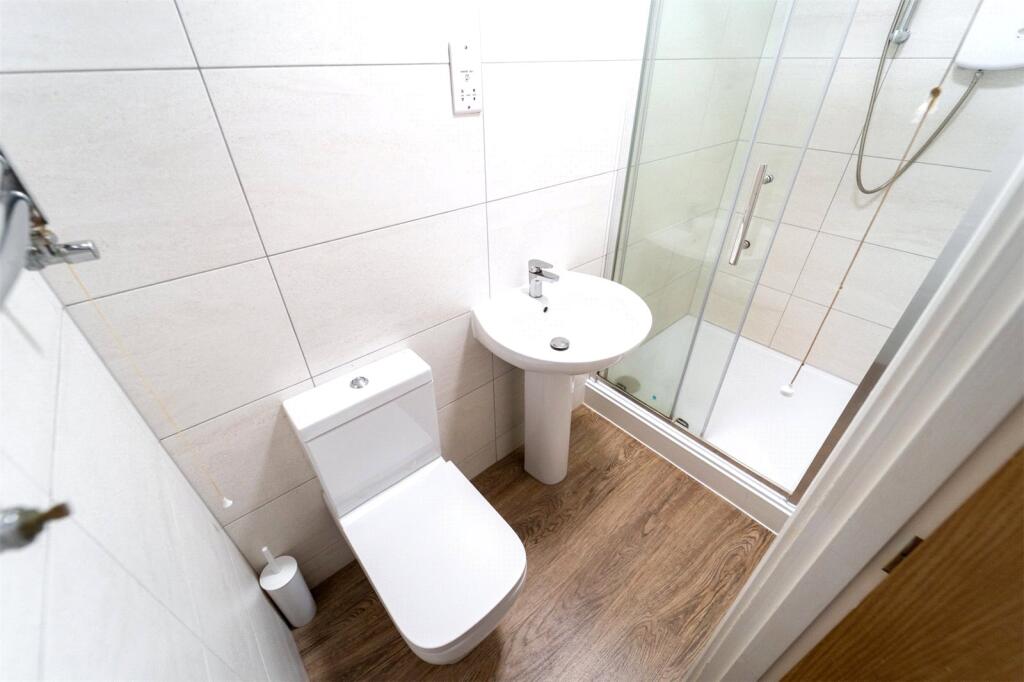 6 bedroom house for rent