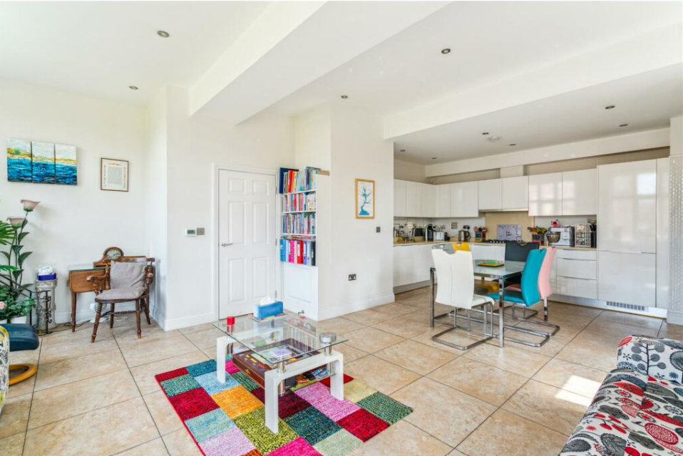 Apartment in Watford - View 4