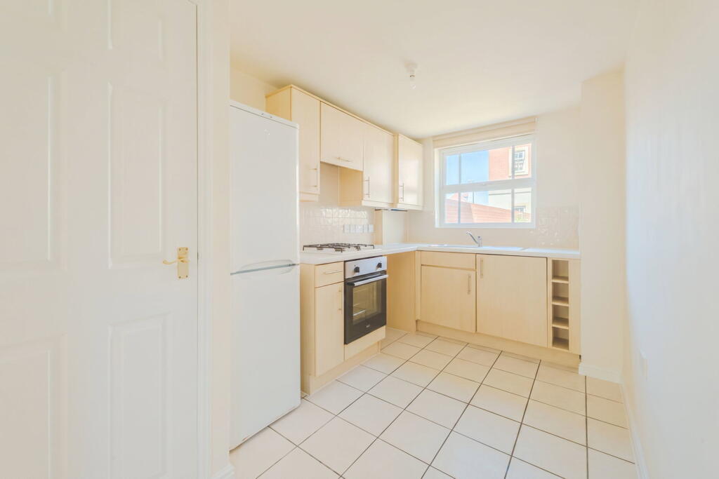 Apartment in Swindon, Haydon Wick - View 3