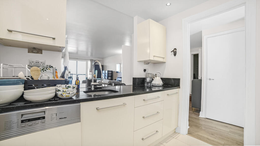 Apartment in London - View 5