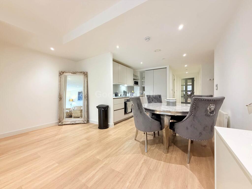Apartment in Manchester, City Centre - View 5