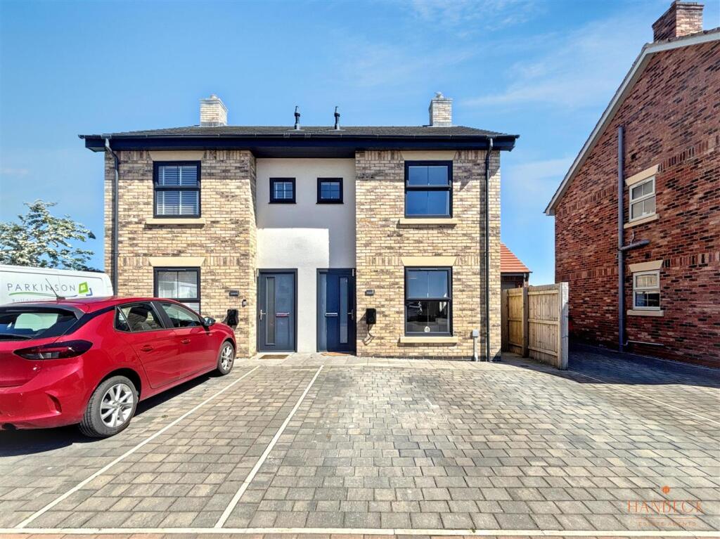 2-bed house on Constable Close, Market Weighton, York, £210,000