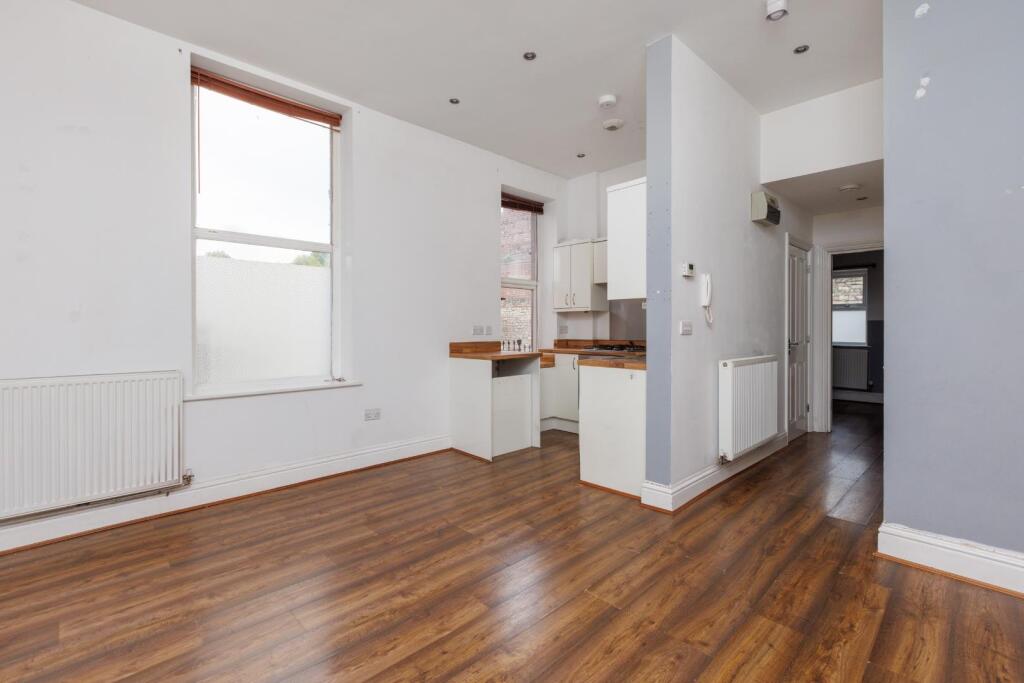 Apartment in Bristol, Bedminster - View 4