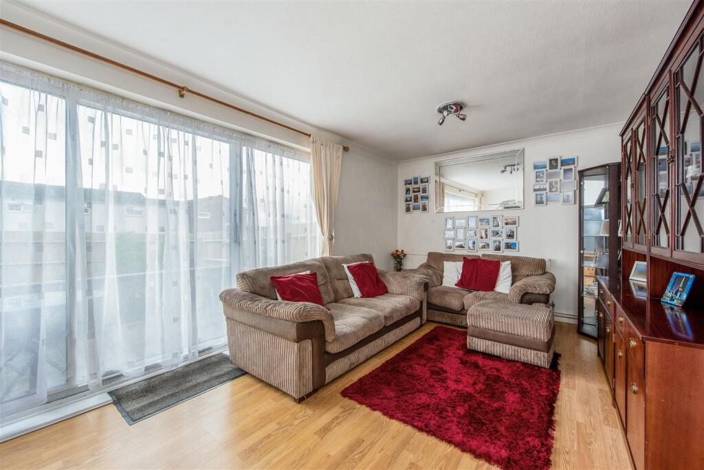 Medway Court, Andover photo 2
