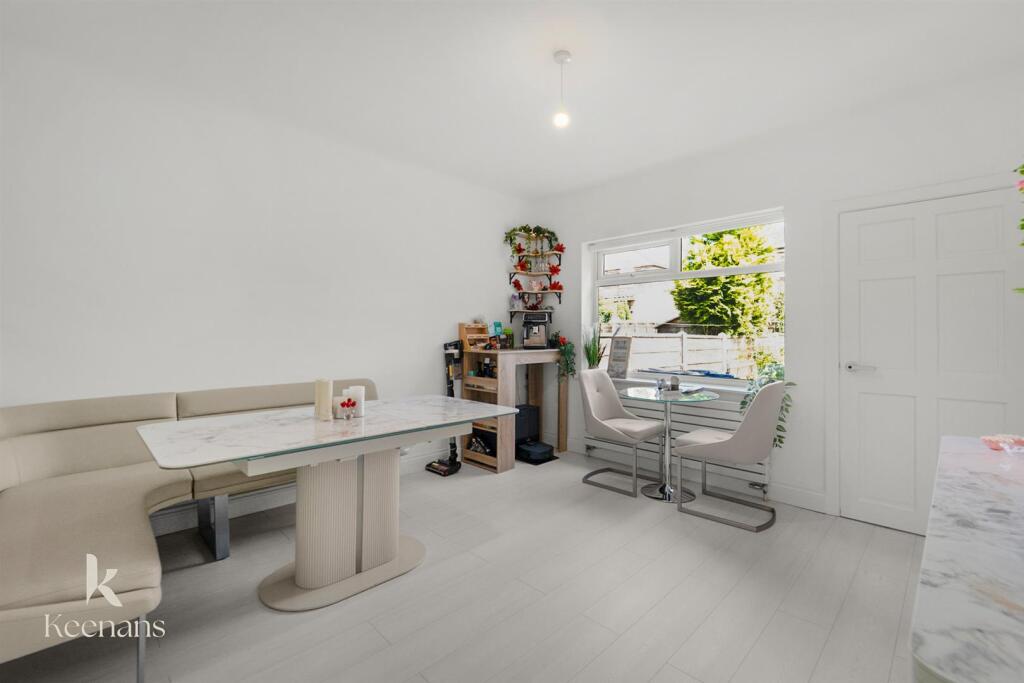 House in Salford, Greater Manchester - View 5