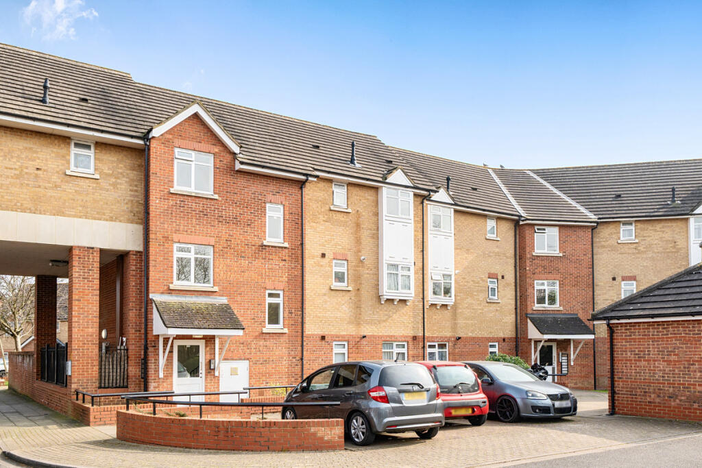 Main image of property: Flat 4, 17 Penard Road, London UB2 4XN