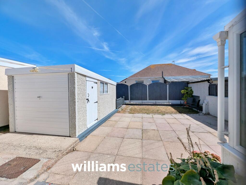 Roy Avenue, Prestatyn, LL19 photo 3