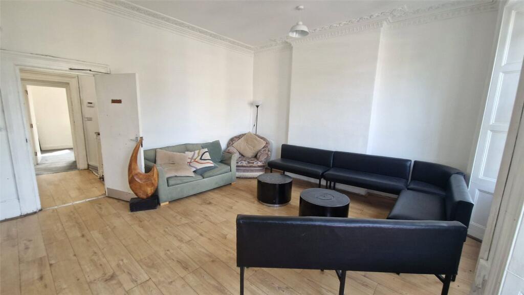 Apartment in Bristol, Clifton - View 3