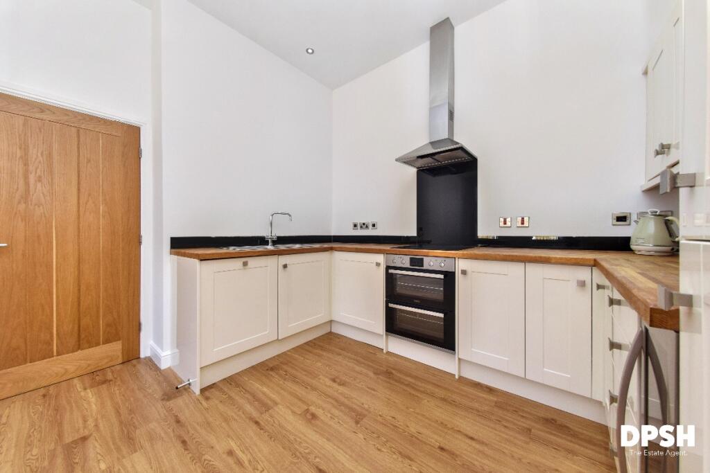 Apartment in Leeds, Well Hill, Morley - More