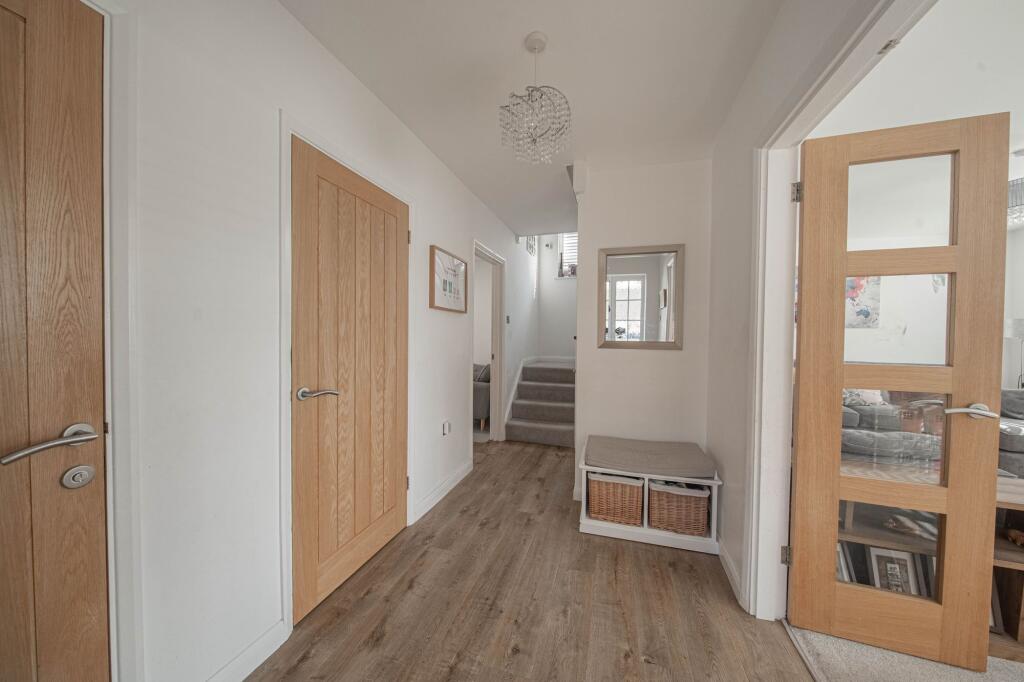 House in Haywards Heath - View 3