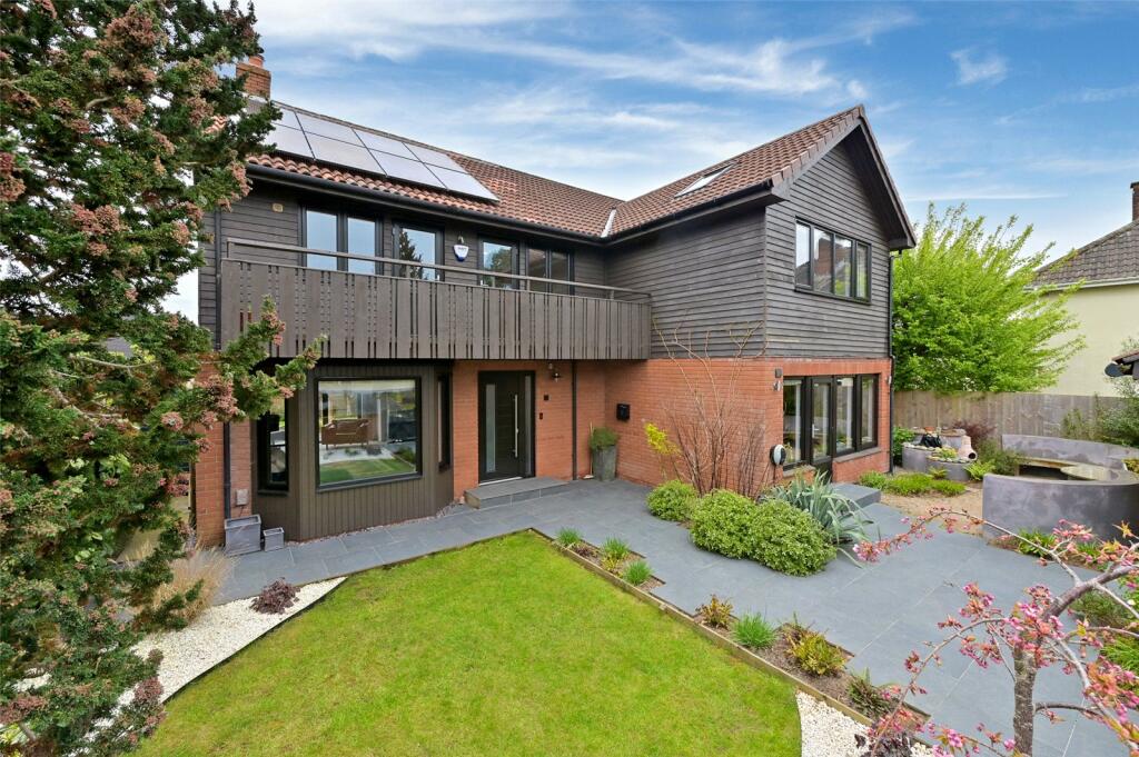 Main image of property: Station Road, Nailsea, Bristol, Somerset, BS48