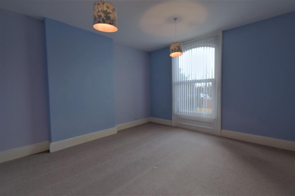 Apartment in Hull - View 4