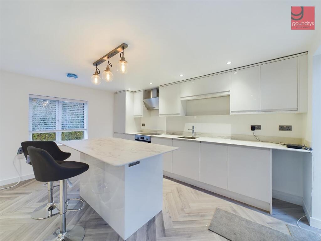 Apartment in Truro - View 3