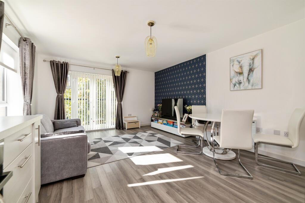Apartment in Welwyn Hatfield, Hertfordshire - View 5