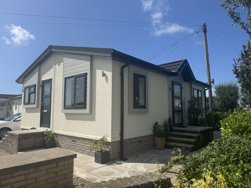 2-bed caravan on Wyre Vale Park, Garstang, PR3, £189,995