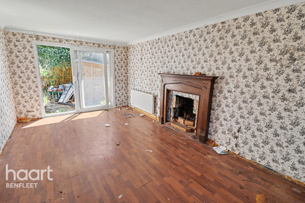 2-bed detached on Vicarage Hill, Benfleet, £475,000