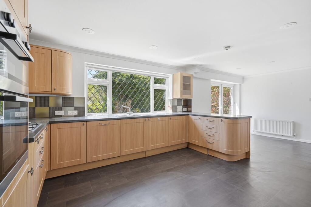 House in Sunninghill - View 3