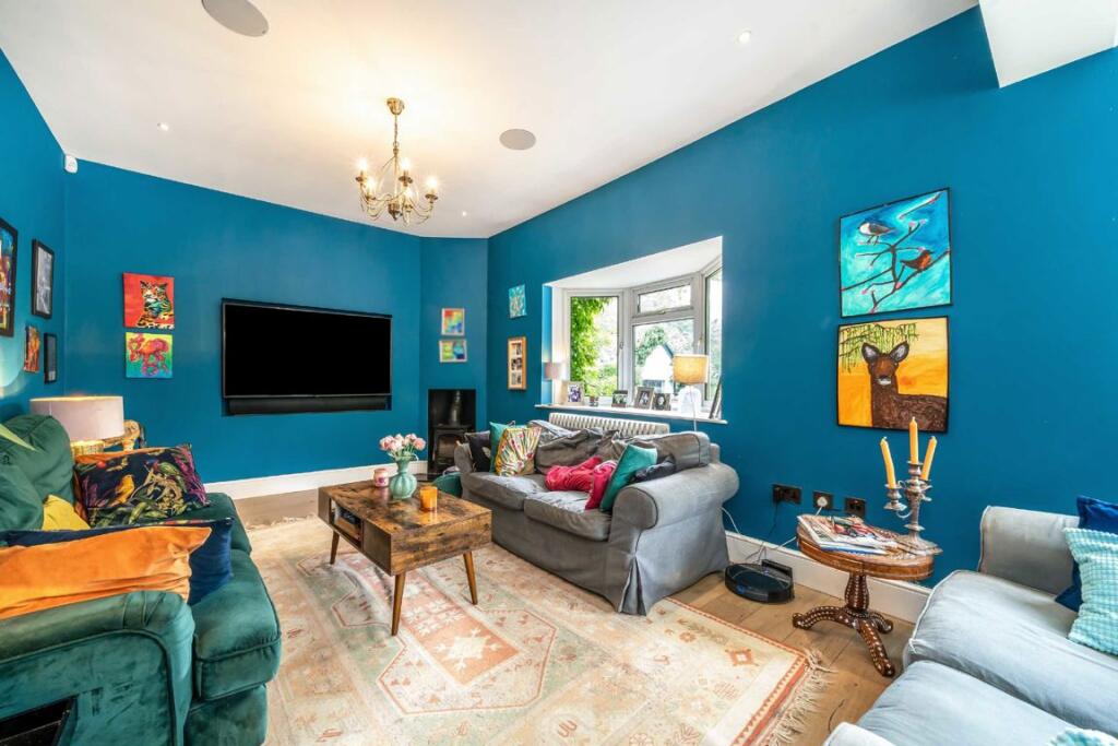 House in Shepperton, Weybridge - View 3