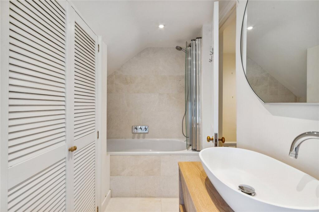 1 bedroom mews property for rent