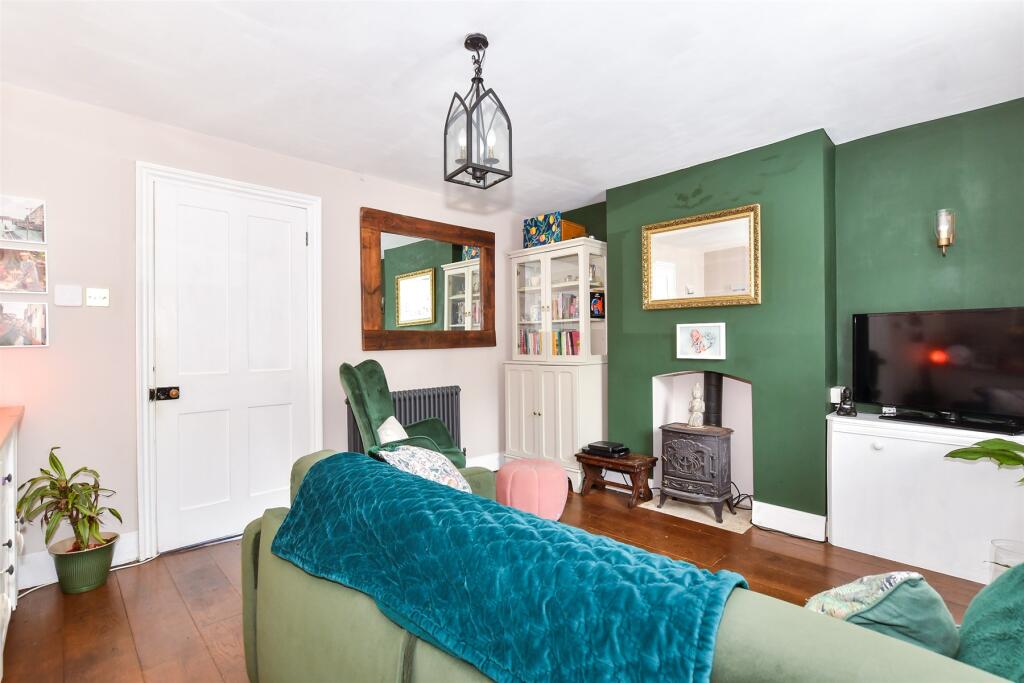 House in Tonbridge and Malling, Wateringbury - More