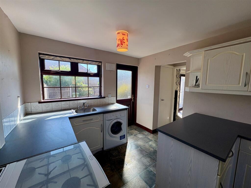 16, Warner Road, Codsall photo 4