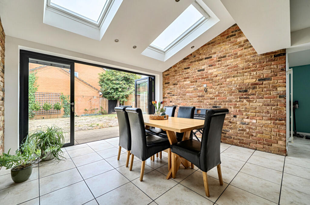 House in Wokingham - View 4